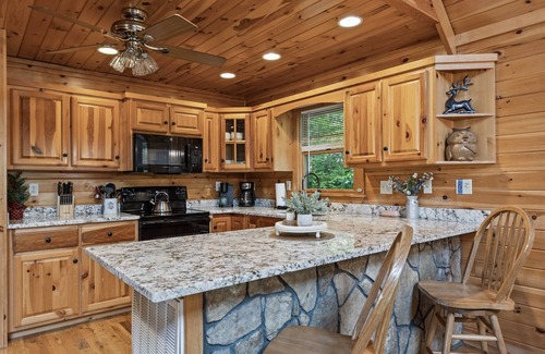 My Mountain Cabina | Pet Friendly, Hot tub, Pool Table, Near Hiking Trails, Lake, River