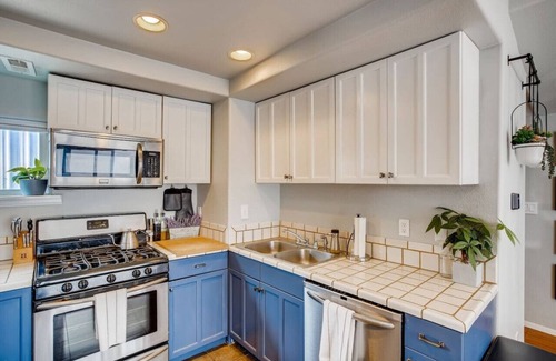 Speer Casa | Pet Friendly I Hip home in Baker I 5-star Location