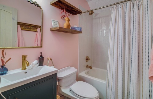 Lackawaxen Cabina | Pet-Friendly Lackawaxen Cabin w/ Wraparound Deck!