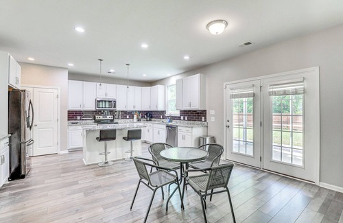 Ladson Casa | Pet-Friendly Ladson Home: 23 Mi to Charleston!