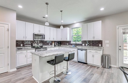 Ladson Casa | Pet-Friendly Ladson Home: 23 Mi to Charleston!