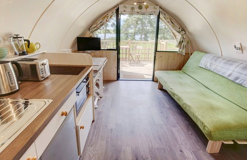 Langley-on-Tyne Chalet De Esquí | Cabaña junto al lago que admite mascotas.
