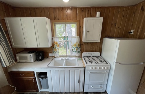 Nevis Cabina | Pet Friendly! Lakeside Two Bedroom Cabin at Green Valley Resort