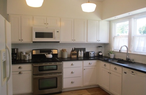 Viroqua Casa | Pet Friendly, Large Family Home in Quiet Neighborhood