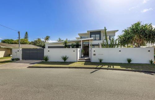 Buddina Casa | Pet friendly Luxury stay walk to beach