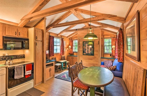 Marble Cabina | Pet-Friendly Marble Cabin w/ Deck, Grill, Fire Pit