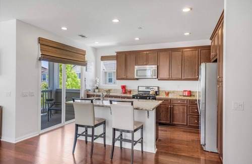 Riverpark Casa | Modern Coastal Escape in Riverpark (30+ Day Stays)