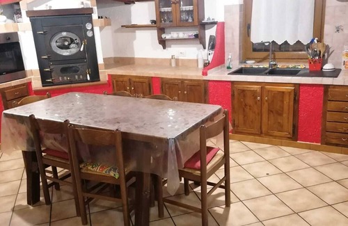 Mompantero Chalet De Esquí | Chalet de montaña con piscina que admite mascotas