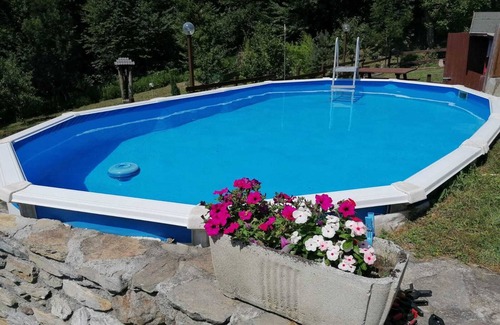 Mompantero Chalet De Esquí | Chalet de montaña con piscina que admite mascotas
