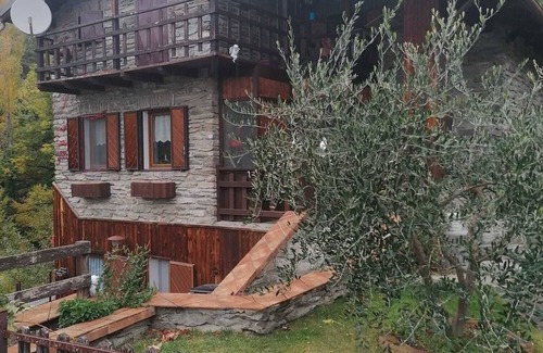 Mompantero Chalet De Esquí | Chalet de montaña con piscina que admite mascotas