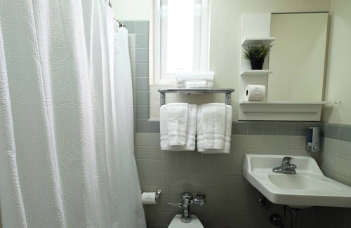 Miramar Apartamento | Pet Friendly | Near The Beach | Free Parking | Air Conditioner