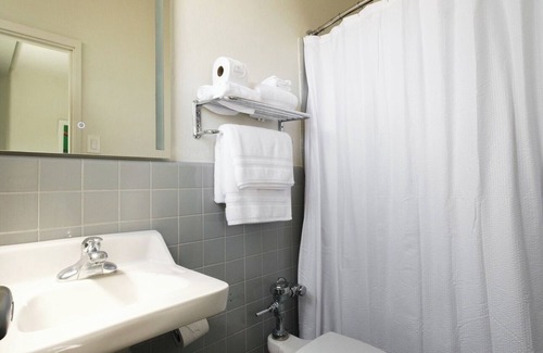 Miramar Apartamento | Pet Friendly | Near The Beach | Free Parking | Air Conditioner