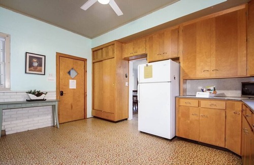 Manistee Casa | Casa que admite mascotas cerca de todo.