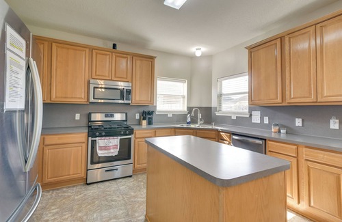 Pearland Casa | Pet-Friendly Pearland Home w/ Yard, Near Houston!