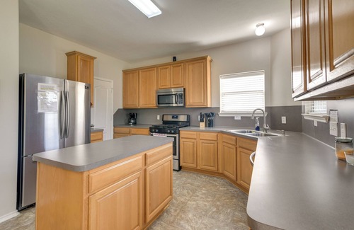 Pearland Casa | Pet-Friendly Pearland Home w/ Yard, Near Houston!