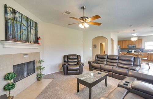 Pearland Casa | Pet-Friendly Pearland Home w/ Yard, Near Houston!