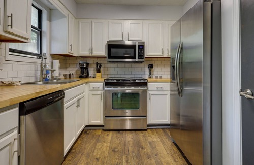 Bellview Casa | Pet-Friendly Pensacola Vacation Rental w/ Patio