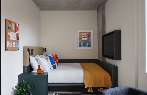 Williamsburg Hotel | Pet-friendly Property, Queen Room at Penny Williamsburg