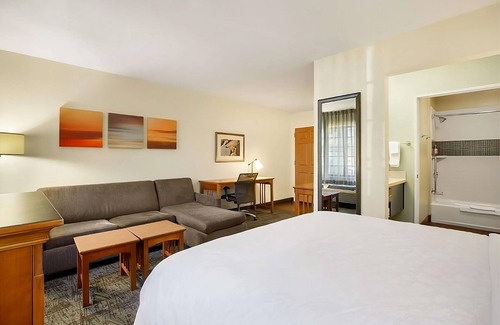 Carmel Mountain Ranch Hotel | Pet-Friendly Property w/ Outdoor Pool, Parking, Near Carmel Mountain Plaza