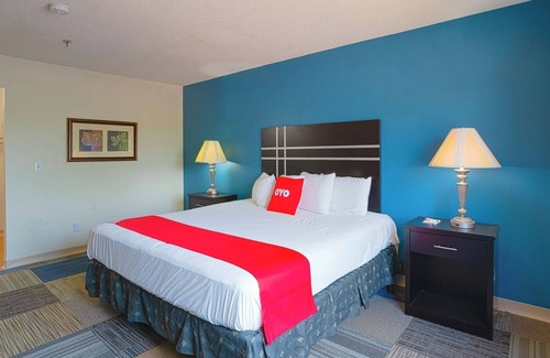 Redwood Falls Hotel | Pet-Friendly Room Near Redwood Falls Hotspots w/ King Bed + Free Parking