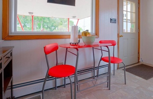 Lamberton Hotel | Pet-Friendly Room with Free Parking Close to Dairy Queen