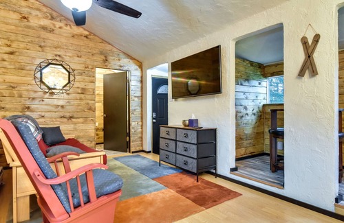 Sandy Cabina | Pet-Friendly Sandy Cabin w/ Spacious Fire Pit!