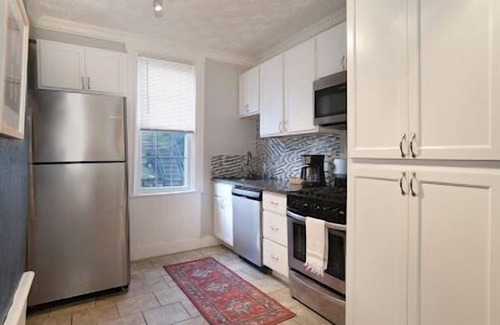 South Side Slopes Casa | Pet Friendly Southside 3-bedroom house with WiFi & AC Near Downtown