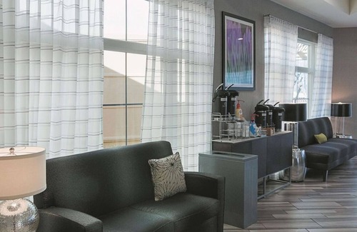 Airport North Casa | Pet-Friendly Stay – Comfortable Room Near the Airport | Pool | Free Shuttle