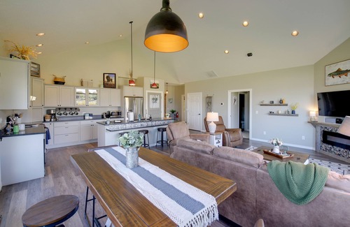 Stevensville Casa | Pet-Friendly Stevensville Home w/ Mountain Views!