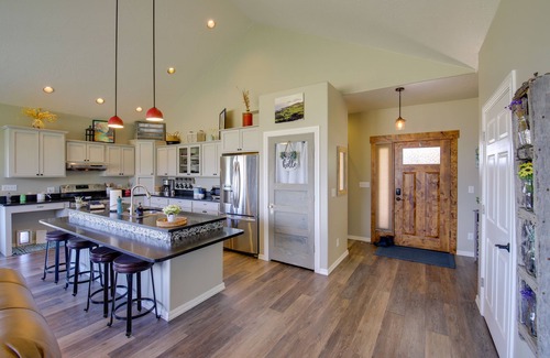 Stevensville Casa | Pet-Friendly Stevensville Home w/ Mountain Views!