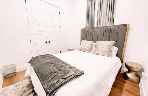 Northside Villa | Pet Friendly Stylish 4 Bedroom home Close to All