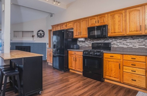 Fox Lake Apartamento | Meyers Bay Sunset Lakefront Cottage in Fox Lake w/ Boat Pier