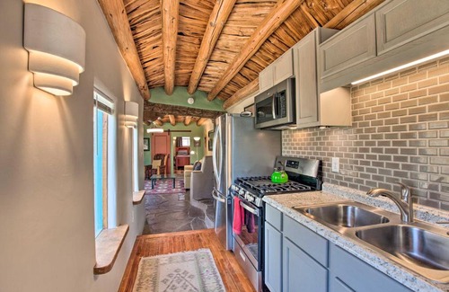 Taos Casa | Pet-Friendly Taos House with Patio and Hammock!