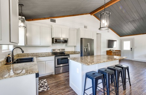 Graford Casa | Pet-Friendly Texas Home w/ Furnished Patio & Grill