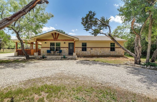 Graford Casa | Pet-Friendly Texas Home w/ Furnished Patio & Grill