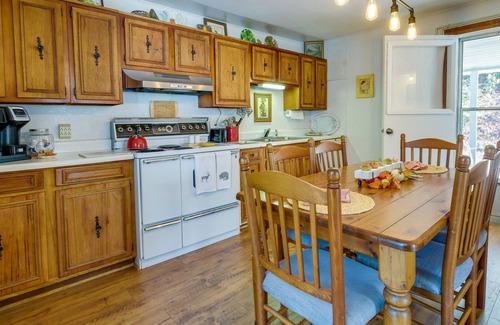 Kyle Casa | Pet-Friendly Topton Home w/ Patio, Deck & Views!