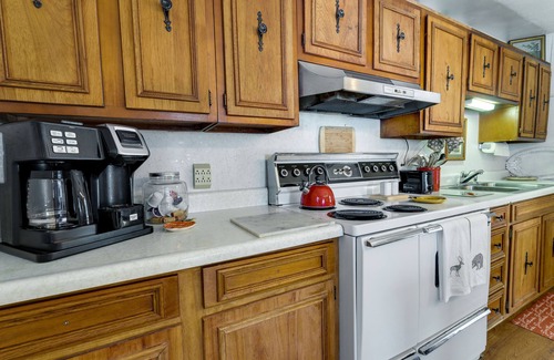 Kyle Casa | Pet-Friendly Topton Home w/ Patio, Deck & Views!