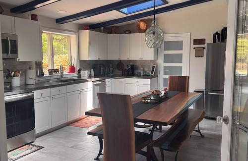 Redhill Cabaña | Pet-Friendly, Tranquil Water Front cottage, Beach 20 min, 35 Min to Charleston.