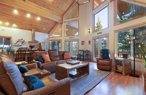Duck Creek Village Chalet De Esquí | Pet Friendly | EV Charger| Zion/Bryce Hub | Fire-Pit & Games