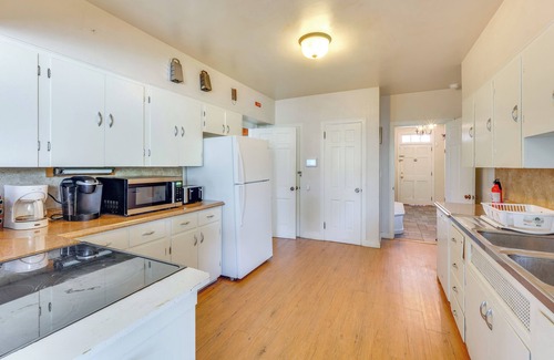 East Stroudsburg Casa | Pet Friendly: Historic East Stroudsburg Manor
