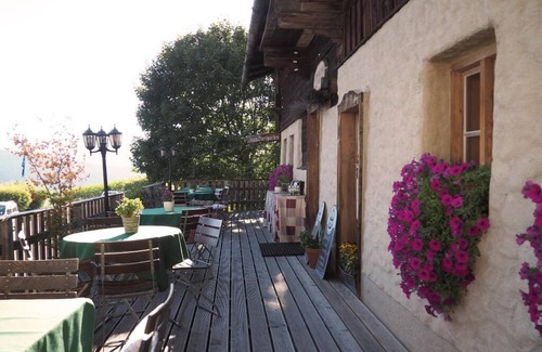 Lam Apartamento | Pet-friendly vacation apartment in the Waldlerhaus offers rustic coziness