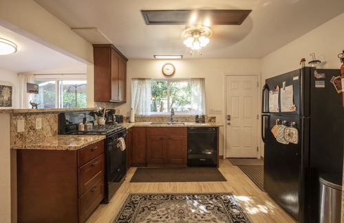 Occidental Casa | Pet Friendly Vacation Wonderland en el holandés Bill Creek 1 milla a la playa de Monte Rio