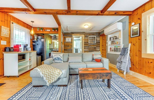 Wilmington Cabaña | Pet-friendly Wilmington Retreat w/ Hot Tub!