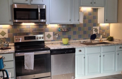 Edgewater Casa | Pet Friendly with no pet fees and pool access " The Riverwalk cottage"