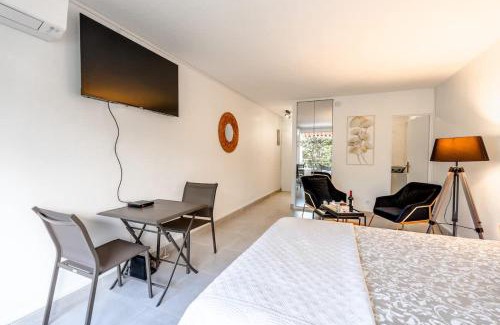 Saint-Tropez Apartamento | Petit Eden l Balcony & Peaceful l Shellter Rentals