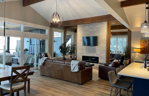Morrilton Casa | Petit Jean Mountain Bluff Point Cottage - On the cliff's edge!!! ADULTS ONLY