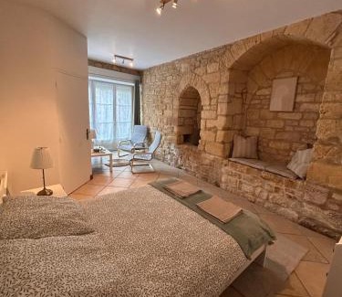 Salignac-Eyvignes Casa | Petite maison au pied du château