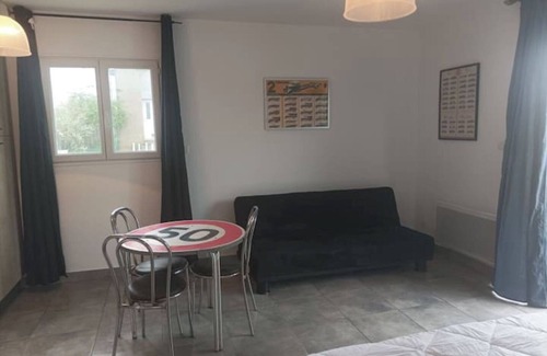 Rousson Apartamento | Petite Maison Dans Propriété