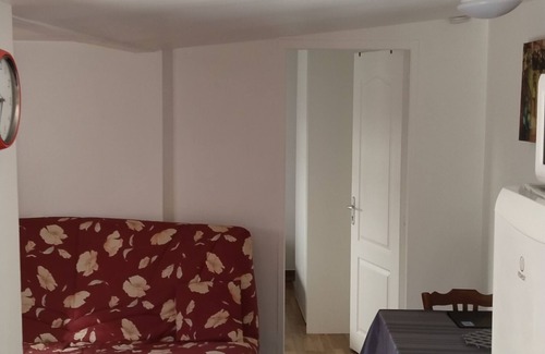 Gargenville Casa | Petite Maison de 25 m Carré au Calme, Paisible. Derrière Cour des Propriétaires