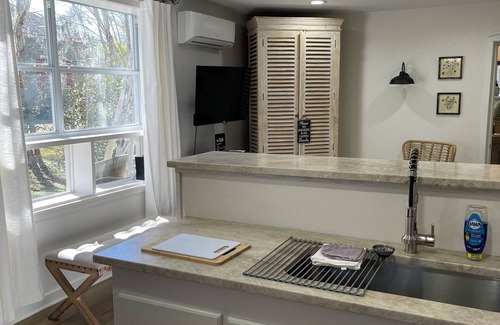 Abita Springs Apartamento | Petite Suite/Downtown Historic Abita Springs/Location! Walk to it all!